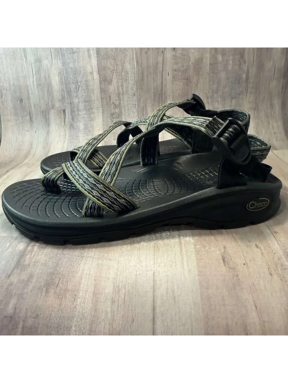 Chaco Mens Z/Volv 2 Sandals Perentie Neon Gray Yellow Strap Size 10 Toe Loop EUC